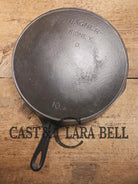 HTF and Gorgeous! Early 1900’s Wagner ’Arc Straight’ logo #10 Cast Iron Skillet. Big skillet for big appetites! Skillet