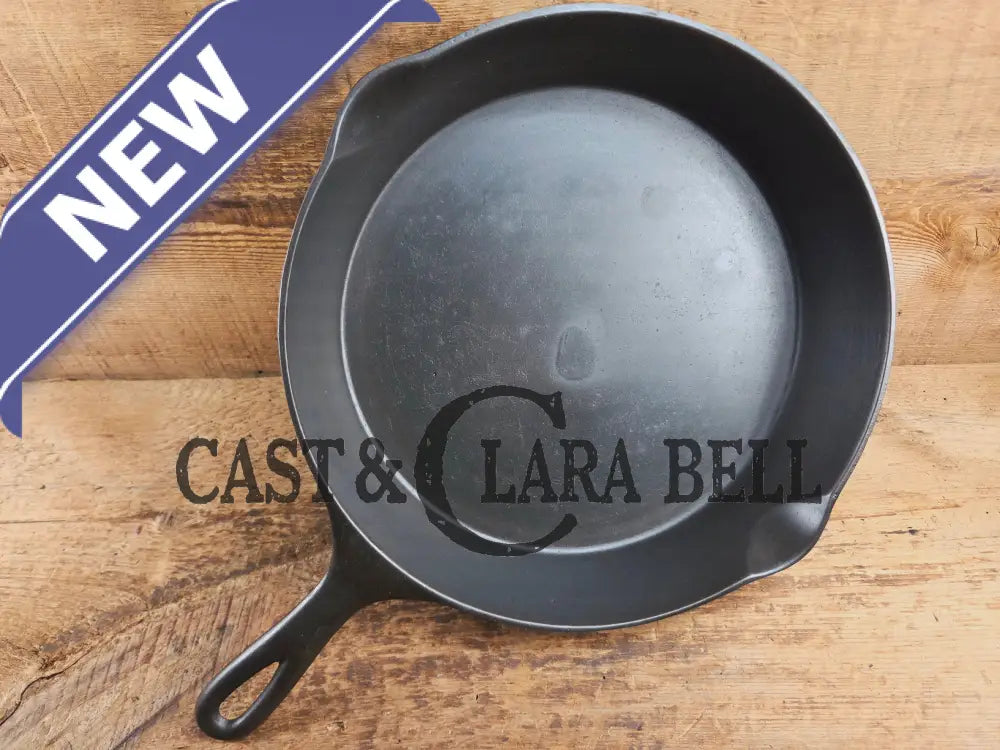 HTF and Gorgeous! Early 1900’s Wagner ’Arc Straight’ logo #10 Cast Iron Skillet. Big skillet for big appetites! Skillet