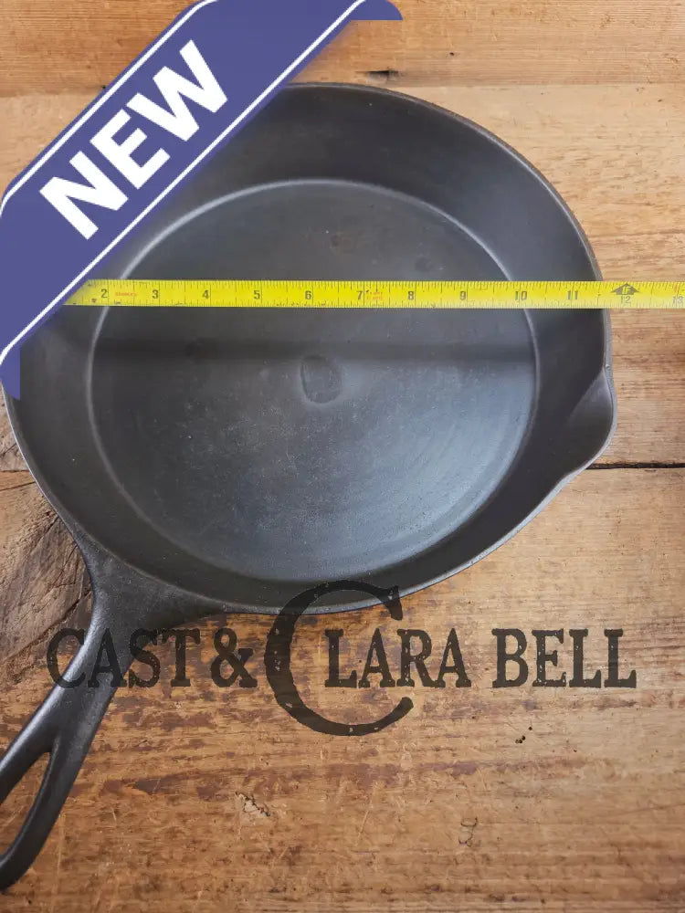 HTF and Gorgeous! Early 1900’s Wagner ’Arc Straight’ logo #10 Cast Iron Skillet. Big skillet for big appetites! Skillet