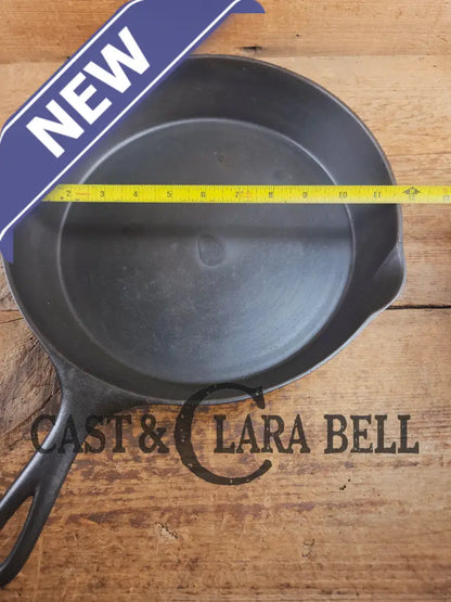 HTF and Gorgeous! Early 1900’s Wagner ’Arc Straight’ logo #10 Cast Iron Skillet. Big skillet for big appetites! Skillet