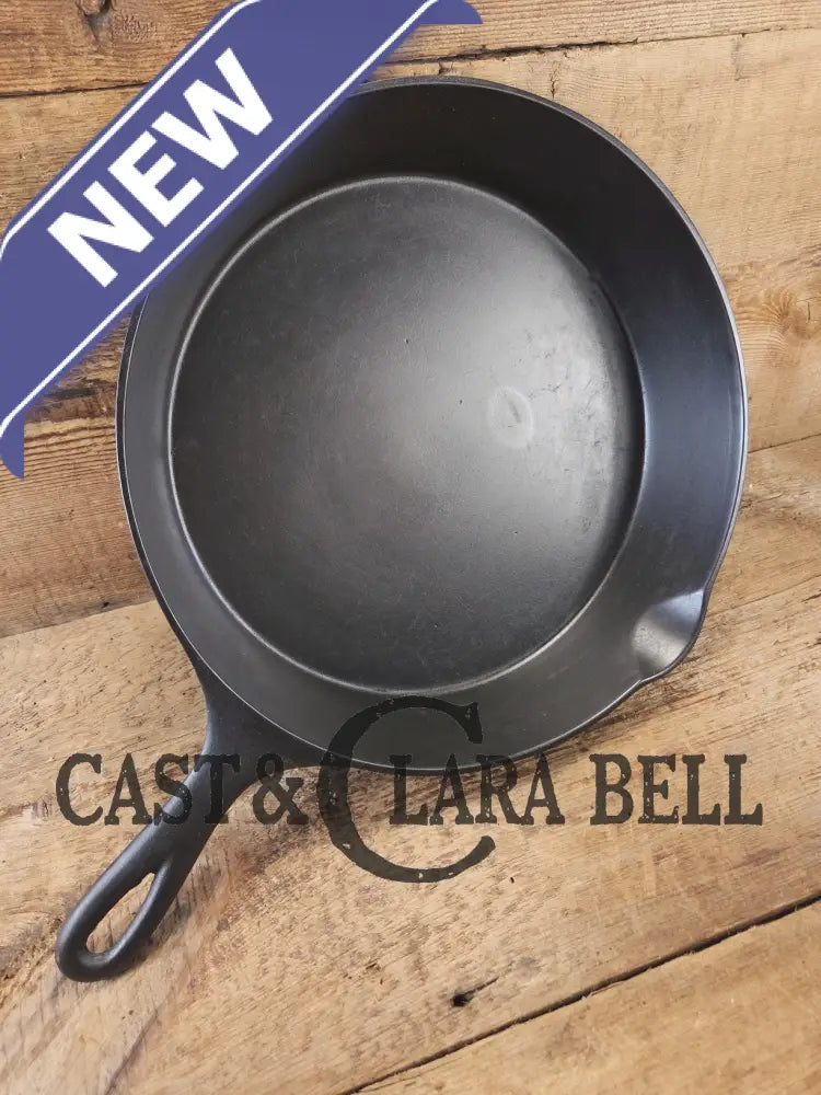 HTF and Gorgeous! Early 1900’s Wagner ’Arc Straight’ logo #10 Cast Iron Skillet. Big skillet for big appetites! Skillet
