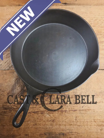 HTF and Gorgeous! Early 1900’s Wagner ’Arc Straight’ logo #10 Cast Iron Skillet. Big skillet for big appetites! Skillet