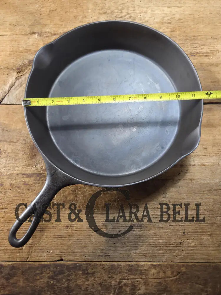 HTF and Gorgeous! Early 1900’s Wagner ’Arc Straight’ logo #10A Cast Iron Skillet. Big skillet for big appetites! SC24