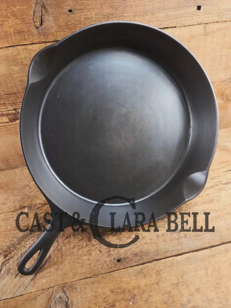 HTF and Gorgeous! Early 1900’s Wagner ’Arc Straight’ logo #12 Cast Iron Skillet Skillet