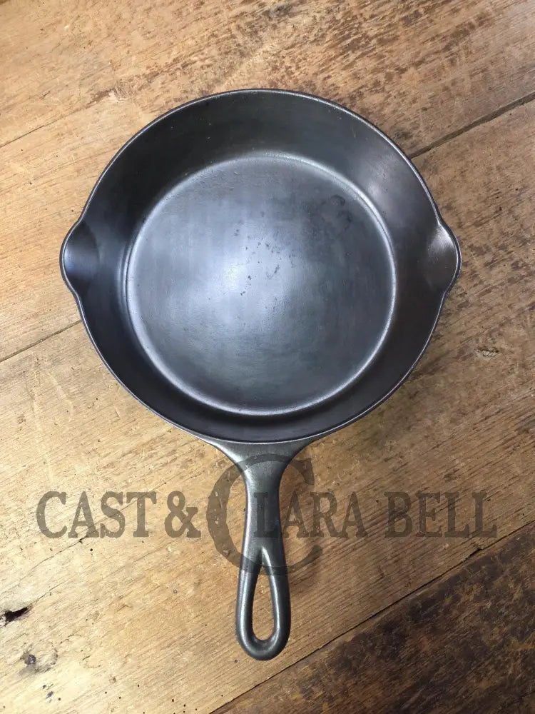 HTF and Gorgeous! 1905 Era Wagner made Sidney ’Arc logo’ #7 Cast Iron Skillet. VERY good condition!