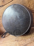 HTF and Gorgeous! 1905 Era Wagner made Sidney ’Arc logo’ #7 Cast Iron Skillet. VERY good condition!
