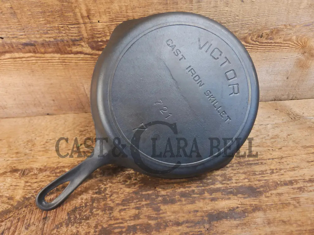 HTF early 1900’s Griswold’s Third Series (Three Line) Victor #7 (#721) Cast Iron Skillet - Skillet