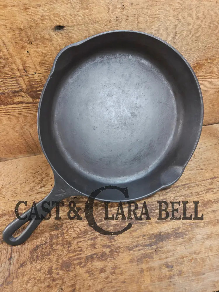 HTF Martin Stove & Range Co. #7 Cast Iron Skillet with ’Hamburger’ Logo. Versatile and elegant Skillet