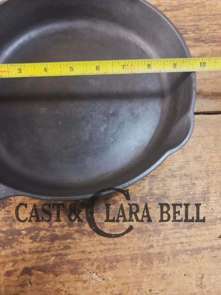 HTF Martin Stove & Range Co. #7 Cast Iron Skillet with ’Hamburger’ Logo. Versatile and elegant Skillet