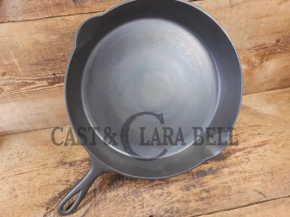HUGE 1920’s Wagner Sidney O #12 ’Arc Straight’ Skillet with Heat Ring. Beautiful design superior performance. SC24
