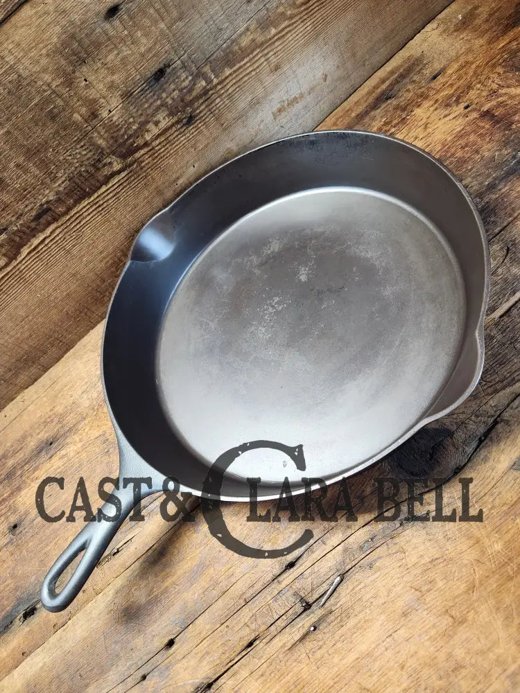 Huge 1920’S Wagner Sidney O #12 ’Arc Straight’ Skillet With Heat Ring. Beautiful Design