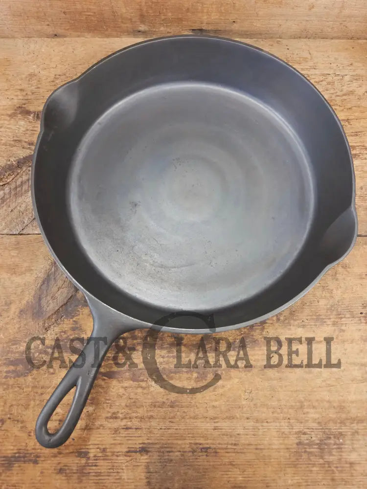 HUGE 1920’s Wagner Sidney O #12 ’Arc Straight’ Skillet with Heat Ring. Beautiful design superior performance. SC24