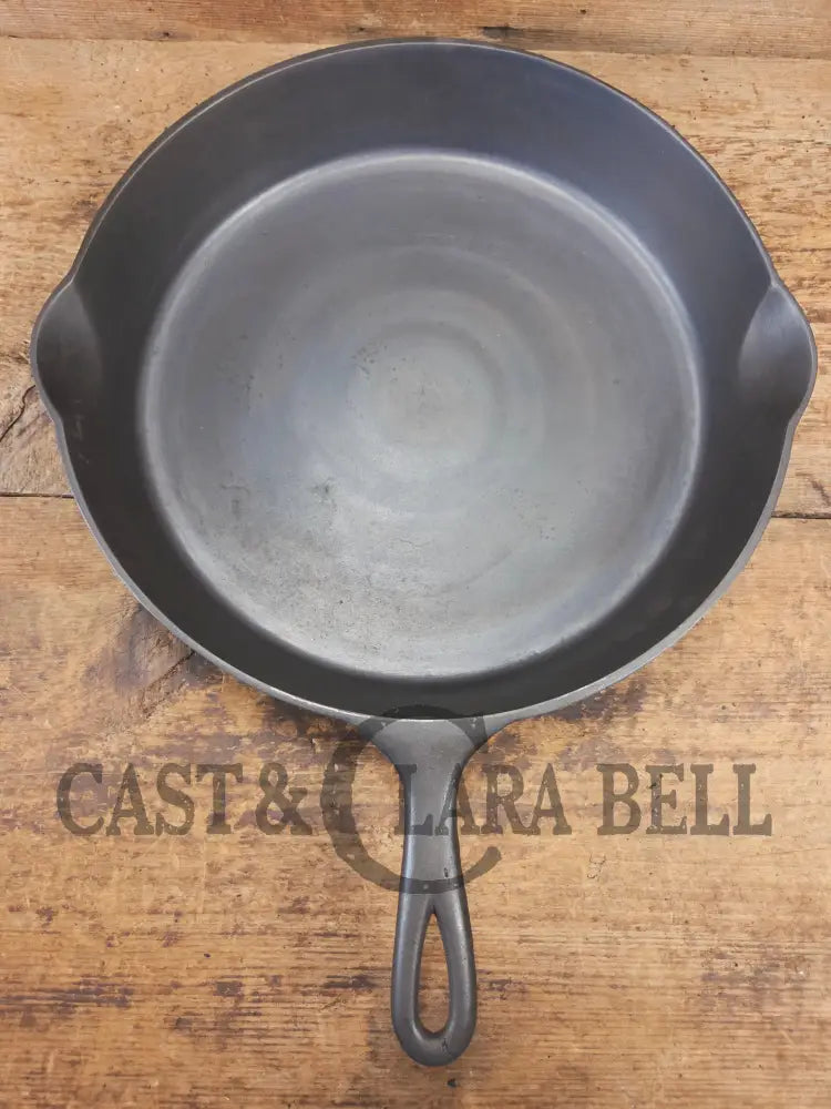 HUGE 1920’s Wagner Sidney O #12 ’Arc Straight’ Skillet with Heat Ring. Beautiful design superior performance. SC24