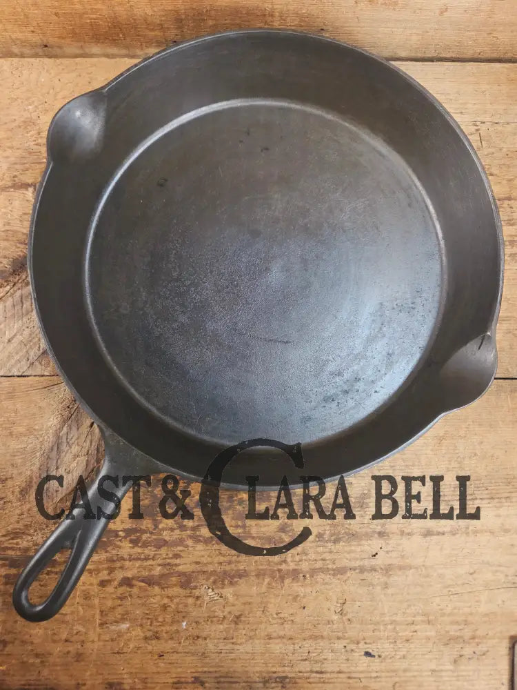 HUGE and hard to find 1910’s Early Favorite Piqua Ware #12 Cast Iron Skillet Smiley Logo great for gas or coil tops!