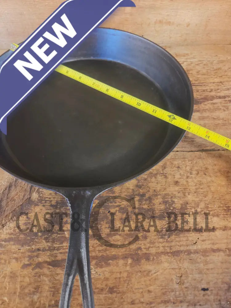 Huge Antique gate-marked unknown #12 skillet. Est 1880’s. Left single spout heat ring bottom w/ pointy handle - Skillet