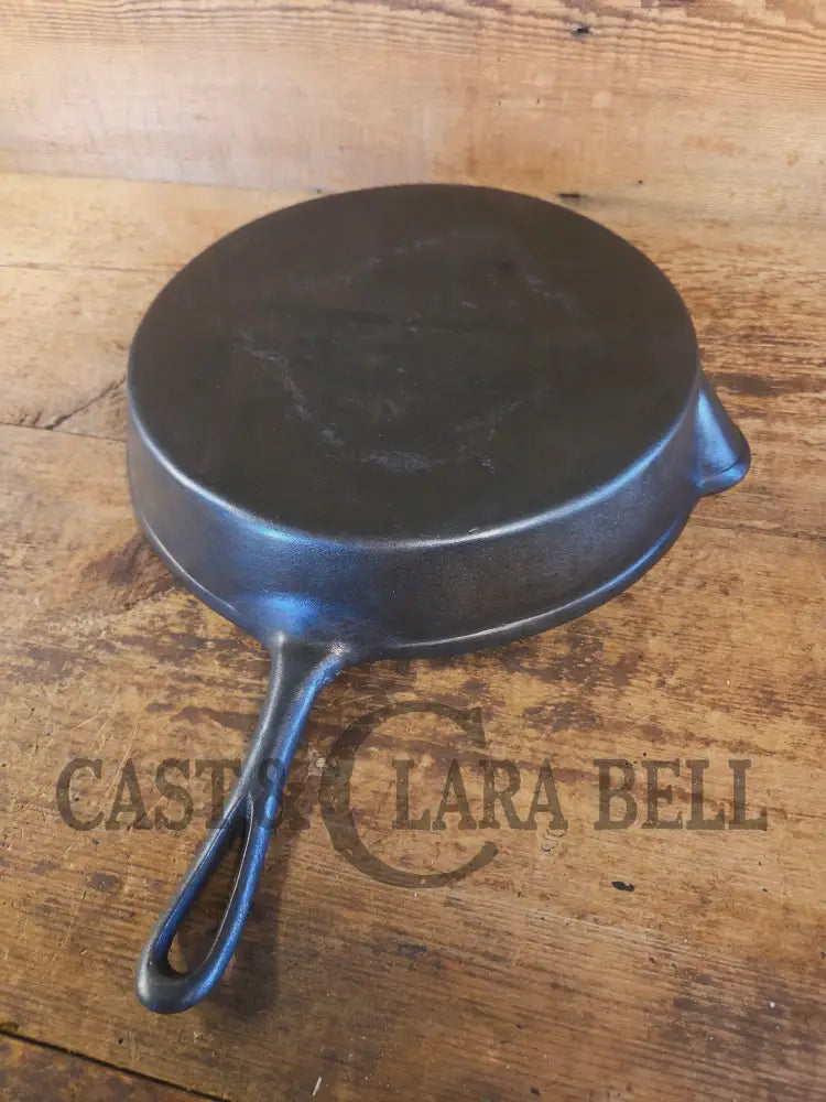 Huge Antique gate-marked unknown #12 skillet. Est 1880’s. Left single spout heat ring bottom w/ pointy handle - Skillet