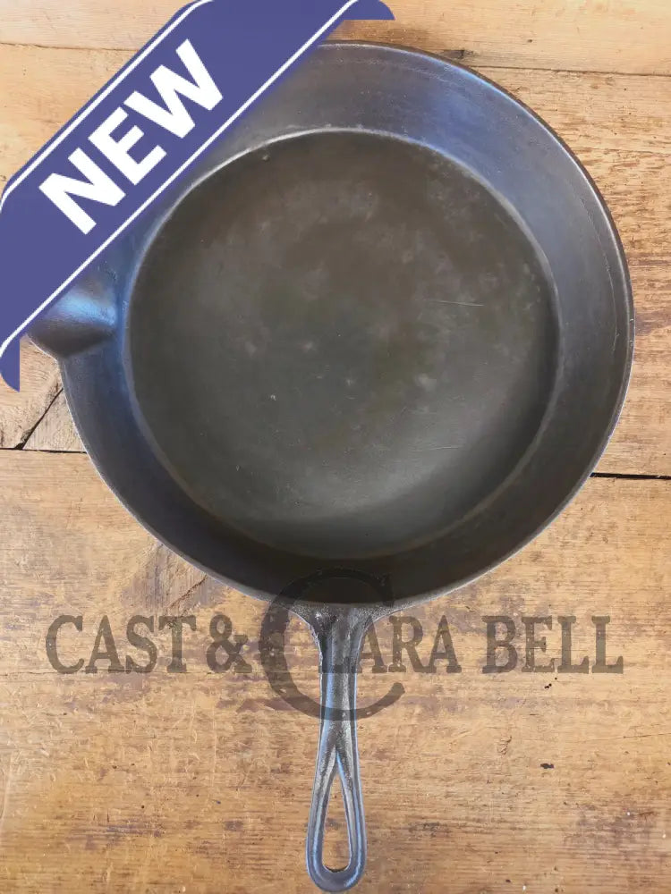Huge Antique gate-marked unknown #12 skillet. Est 1880’s. Left single spout heat ring bottom w/ pointy handle - Skillet