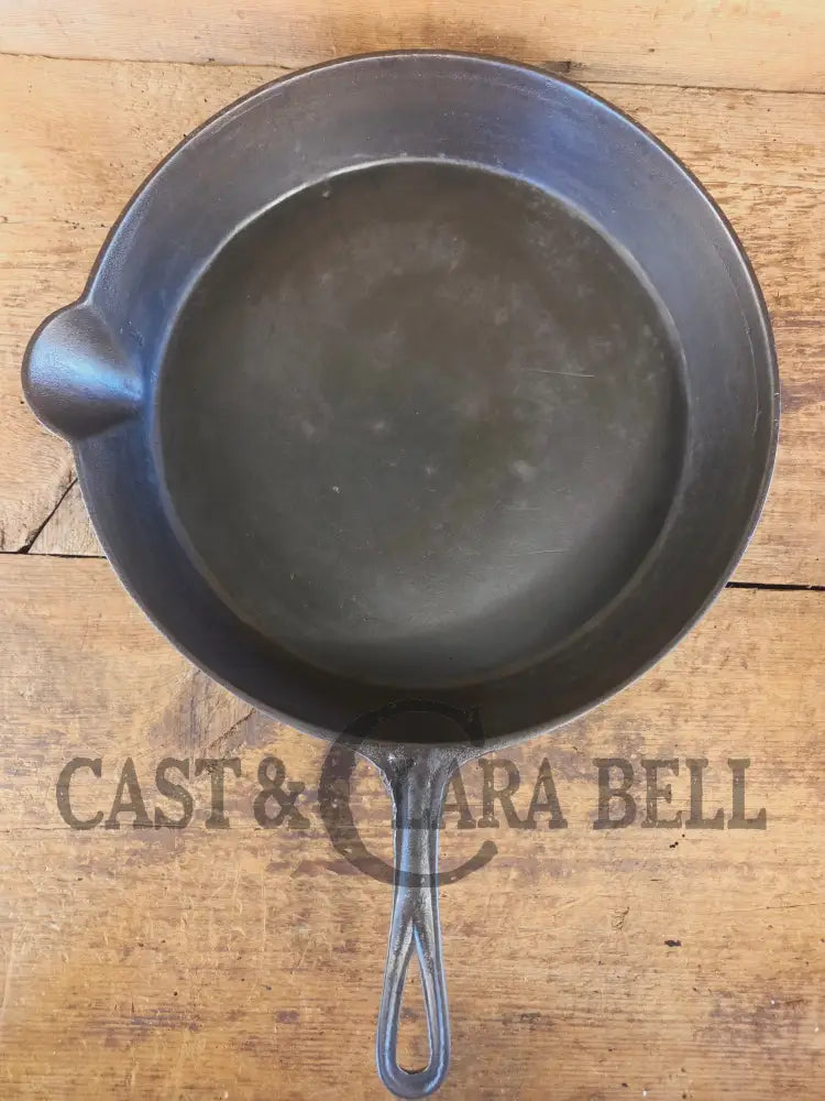 Huge Antique gate-marked unknown #12 skillet. Est 1880’s. Left single spout heat ring bottom w/ pointy handle - Skillet