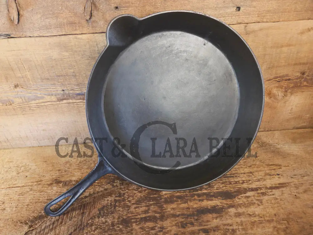 Huge Antique gate-marked unknown #12 skillet. Est 1880’s. Left single spout heat ring bottom w/ pointy handle - Skillet