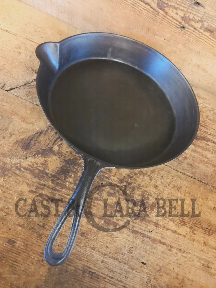 Huge Antique gate-marked unknown #12 skillet. Est 1880’s. Left single spout heat ring bottom w/ pointy handle - Skillet