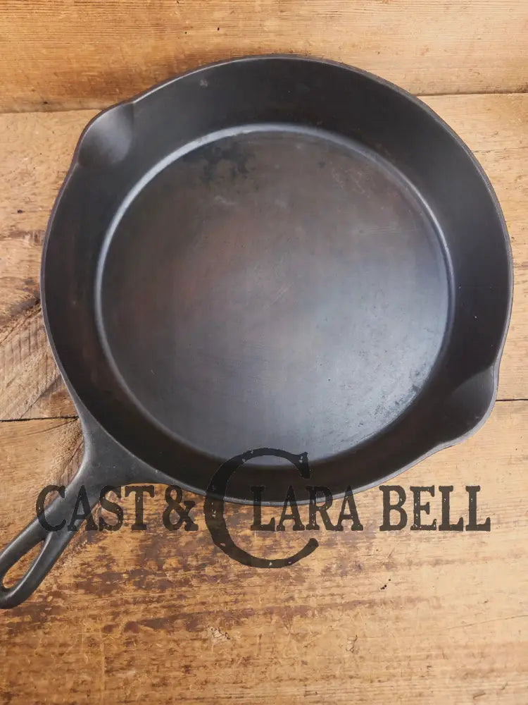 HUGE Early 1900’s Wagner ’Arc Straight’ logo #12 Cast Iron Skillet. Great daily user! Skillet