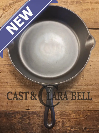 I love this skillet! Classic 1910’s Lodge Raised #7 Heat Ring Single Notch. Light sleek and ready to cook with! Skillet