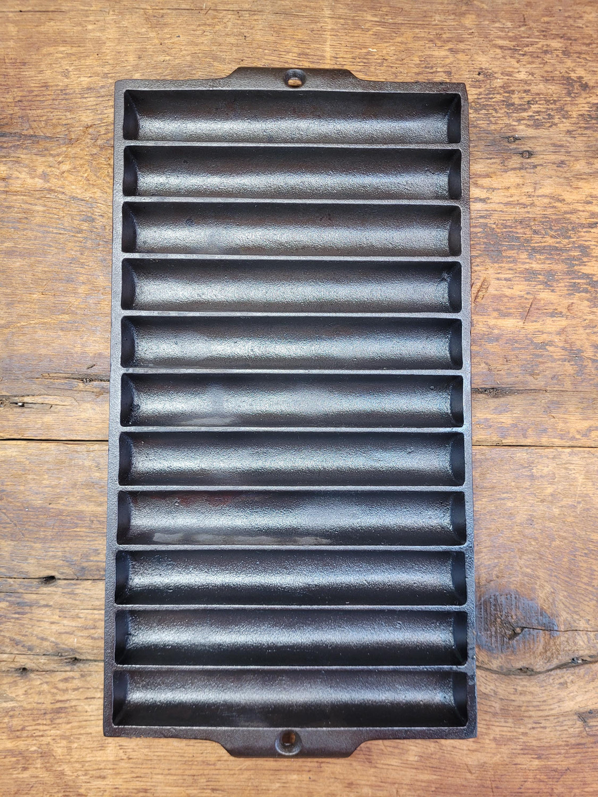 Unique Gift And Great Taco Server?? 1950’S Era Lodge Corn Bread Pan #22 Gem Mold Make Delicious