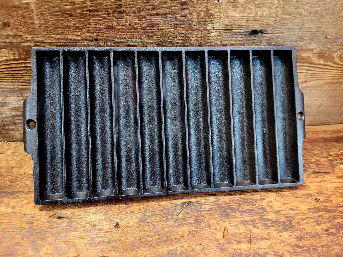 Unique Gift And Great Taco Server?? 1950’S Era Lodge Corn Bread Pan #22 Gem Mold Make Delicious