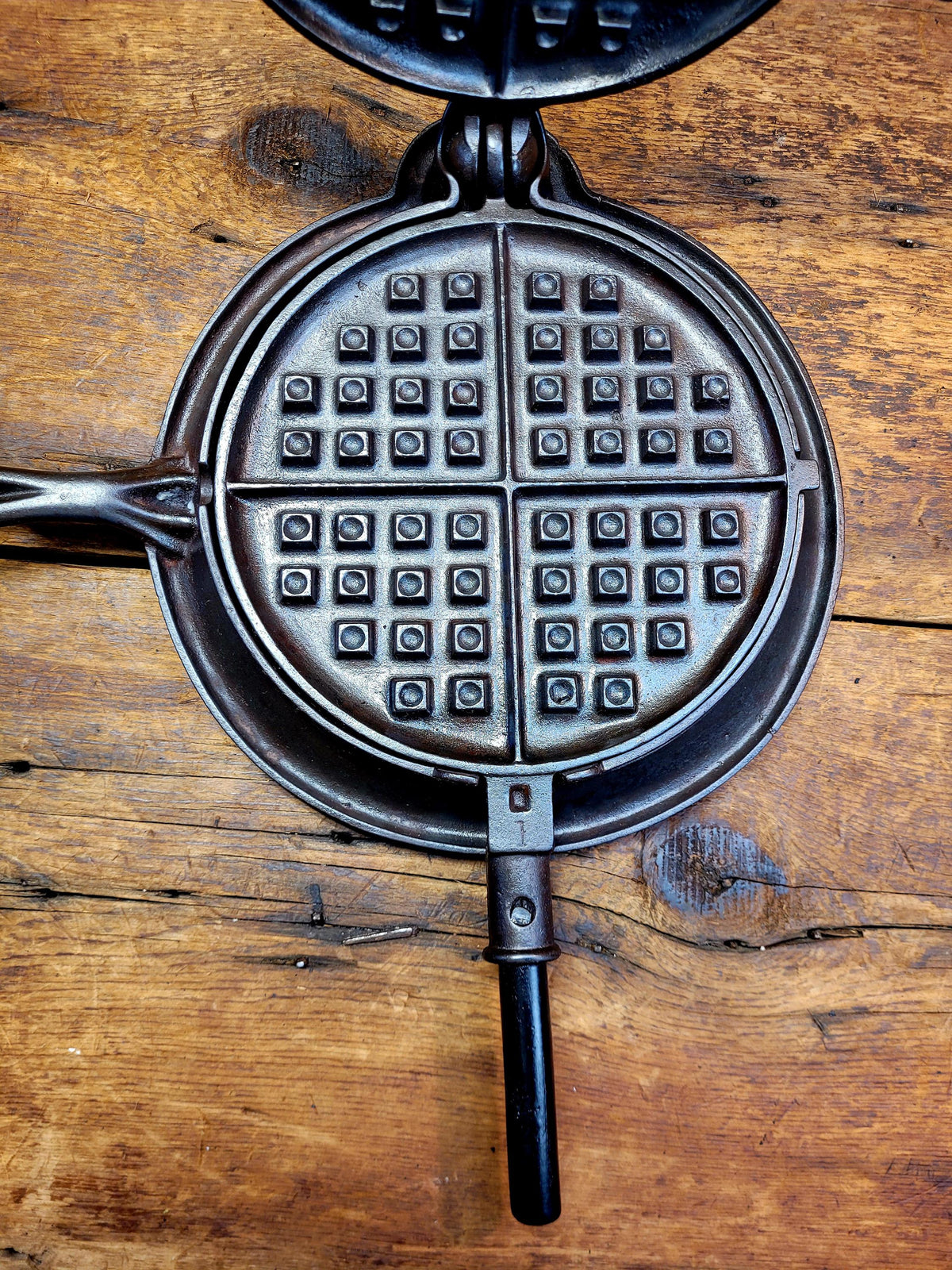Very Cool! Early 1900’S Fanner Mfg Co No. 8 Crescent Cast Iron Waffle Maker With Low Base. Harder