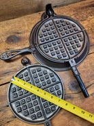 Very Cool! Early 1900’S Fanner Mfg Co No. 8 Crescent Cast Iron Waffle Maker With Low Base. Harder