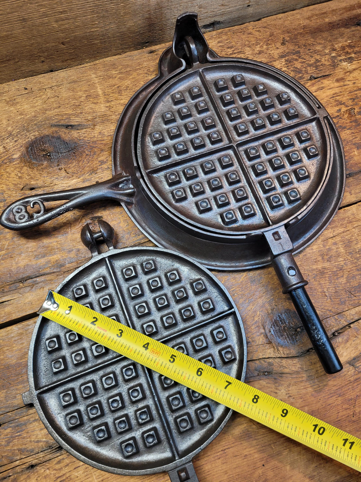 Very Cool! Early 1900’S Fanner Mfg Co No. 8 Crescent Cast Iron Waffle Maker With Low Base. Harder