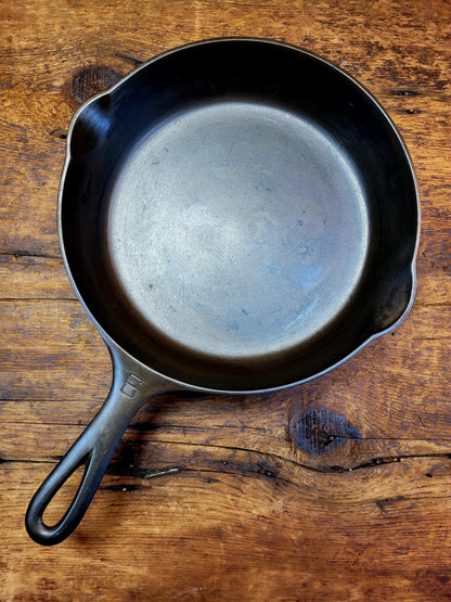 Awesome saute skillet! 1930's Griswold #6 cast iron Skillet with Large Block Logo and Smooth Bottom, 699 C