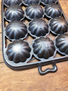 Whoa!! Gorgeous Lodge 12 #20 Open Frame Cast Iron Turk Head Gem Pan. Awesome Gift! Bakeware