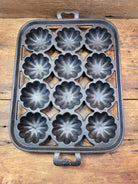 Whoa!! Gorgeous Lodge 12 #20 Open Frame Cast Iron Turk Head Gem Pan. Awesome Gift! Bakeware
