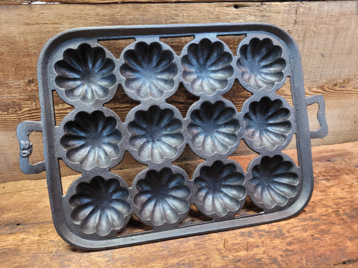Whoa!! Gorgeous Lodge 12 #20 Open Frame Cast Iron Turk Head Gem Pan. Awesome Gift! Bakeware