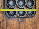 Whoa!! Gorgeous Lodge 12 #20 Open Frame Cast Iron Turk Head Gem Pan. Awesome Gift! Bakeware