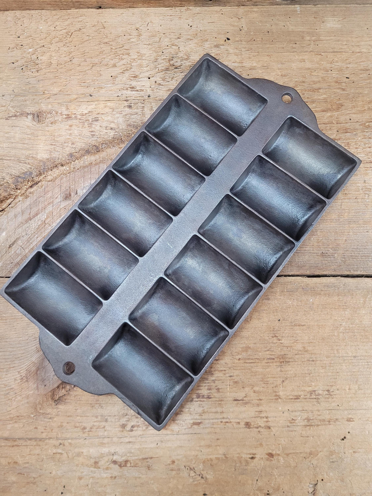 Hard To Find! Wagner Ware D Gem Pan 12 Cup 1325. French Roll Style. Restored And Ready Use! Bakeware