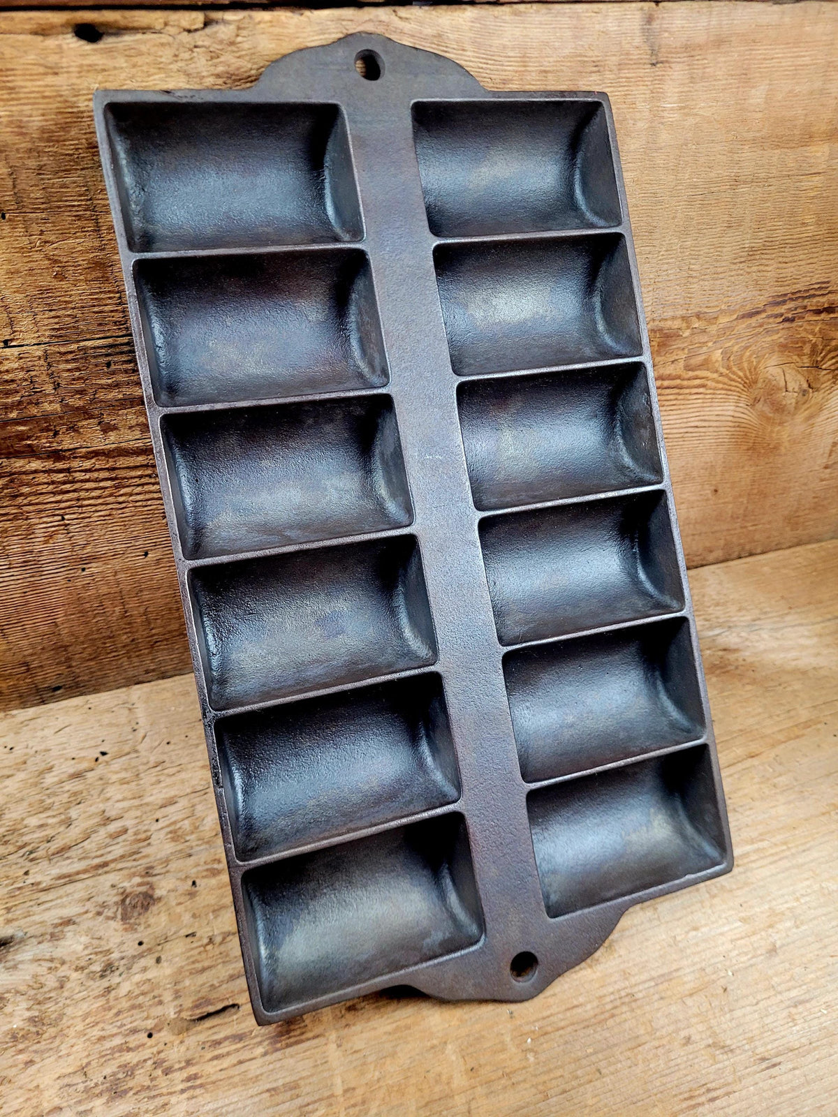 Hard To Find! Wagner Ware D Gem Pan 12 Cup 1325. French Roll Style. Restored And Ready Use! Bakeware