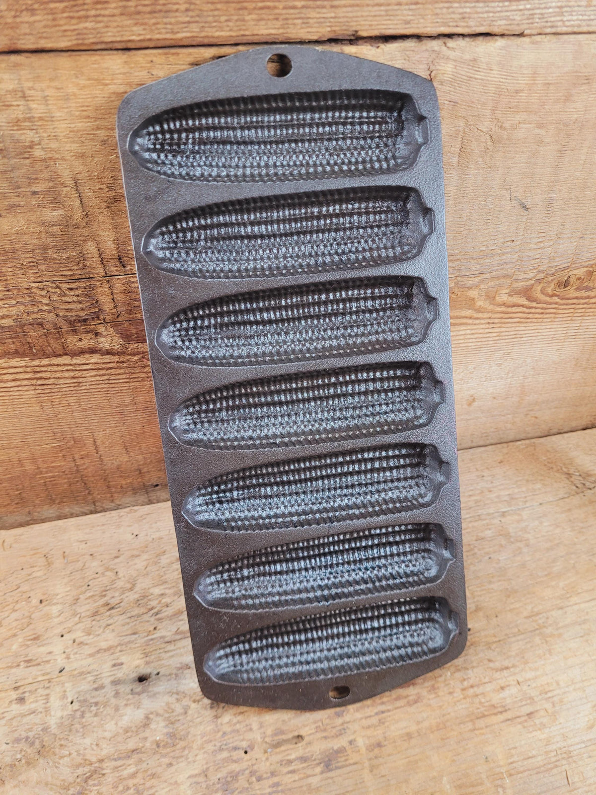 Great Gift Idea! Mid 1900’S Lodge Cornstick ’Corn Pone’ Gem Pan. Makes Wonderful Bread Sticks