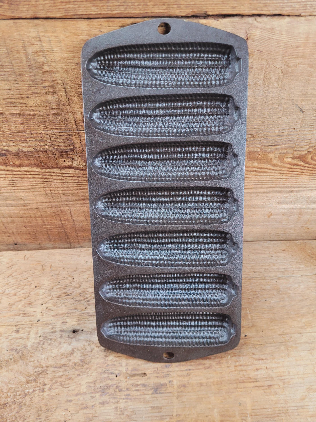 Great Gift Idea! Mid 1900’S Lodge Cornstick ’Corn Pone’ Gem Pan. Makes Wonderful Bread Sticks