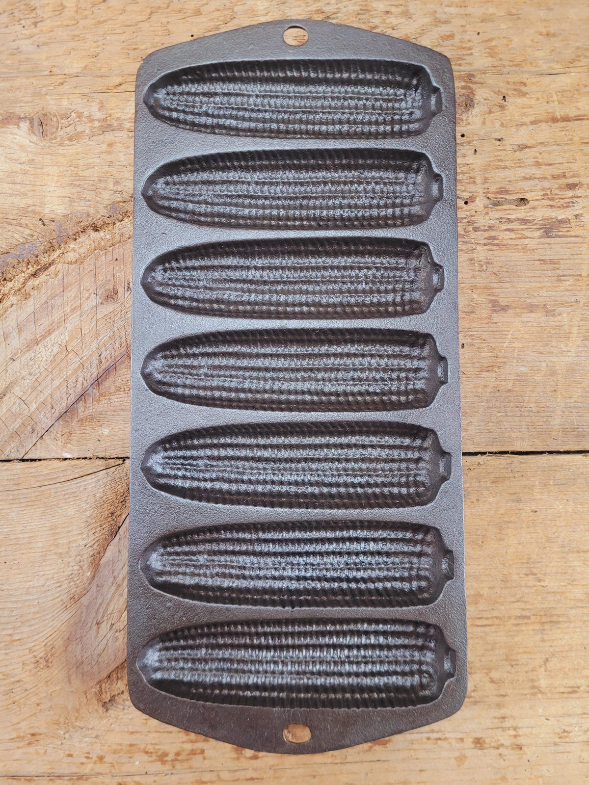 Great Gift Idea! Mid 1900’S Lodge Cornstick ’Corn Pone’ Gem Pan. Makes Wonderful Bread Sticks