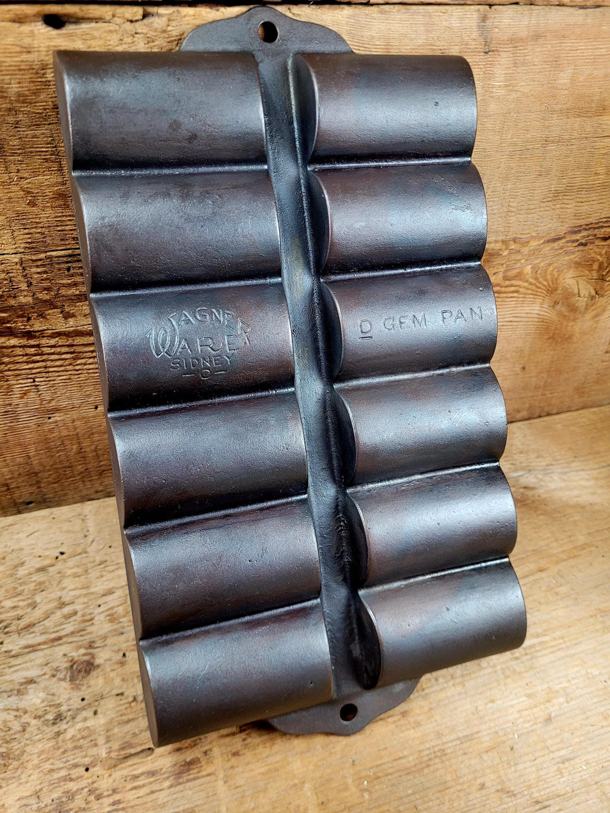 Hard To Find! Wagner Ware D Gem Pan 12 Cup 1325. French Roll Style. Restored And Ready Use! Bakeware