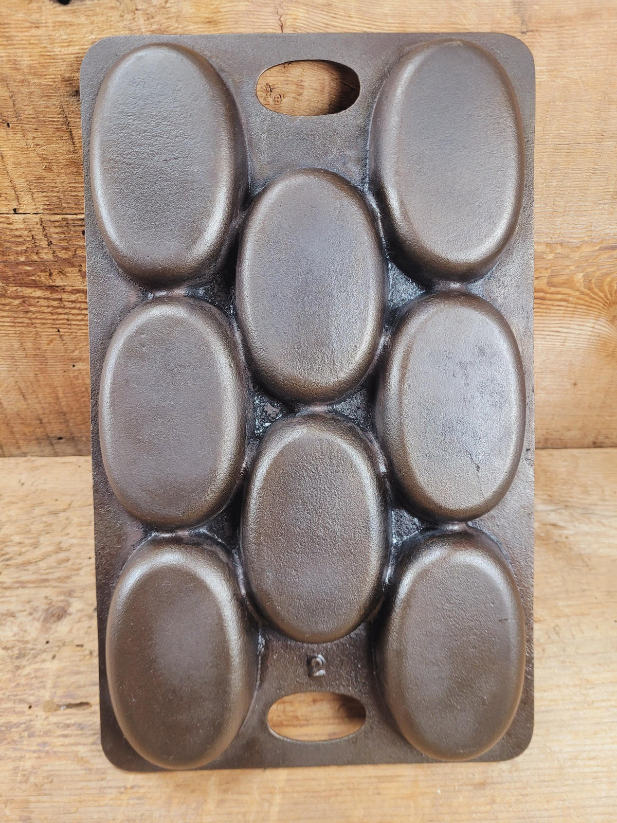 Wow! 1900’s Bridge Beach & Company #2 oval style gem pan. Priced to sell for small crack perfect for baking still after
