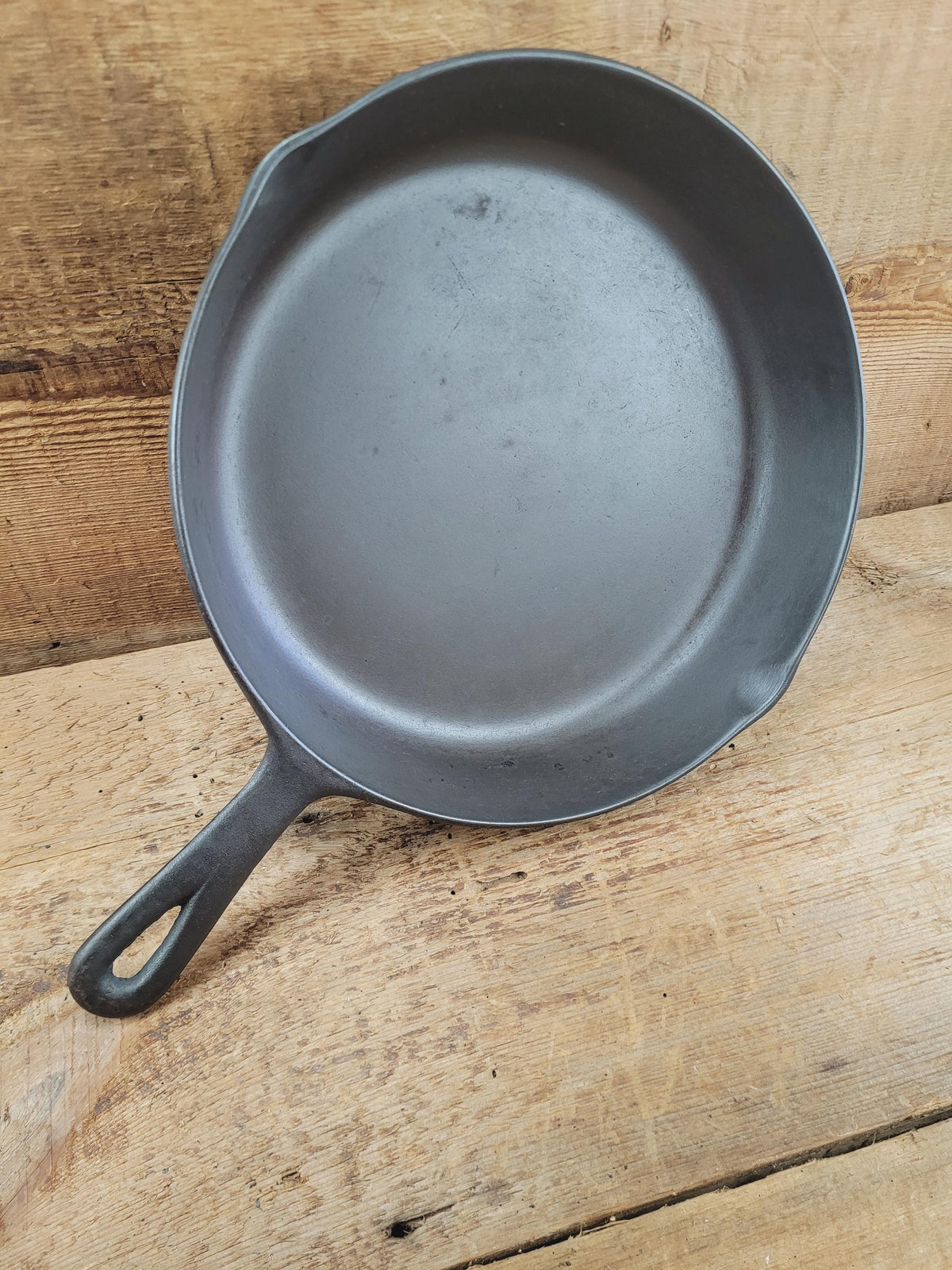 The Classic 8! 1940’s early Birmingham Stove & Range Red Mountain Series #8 Skillet 8C
