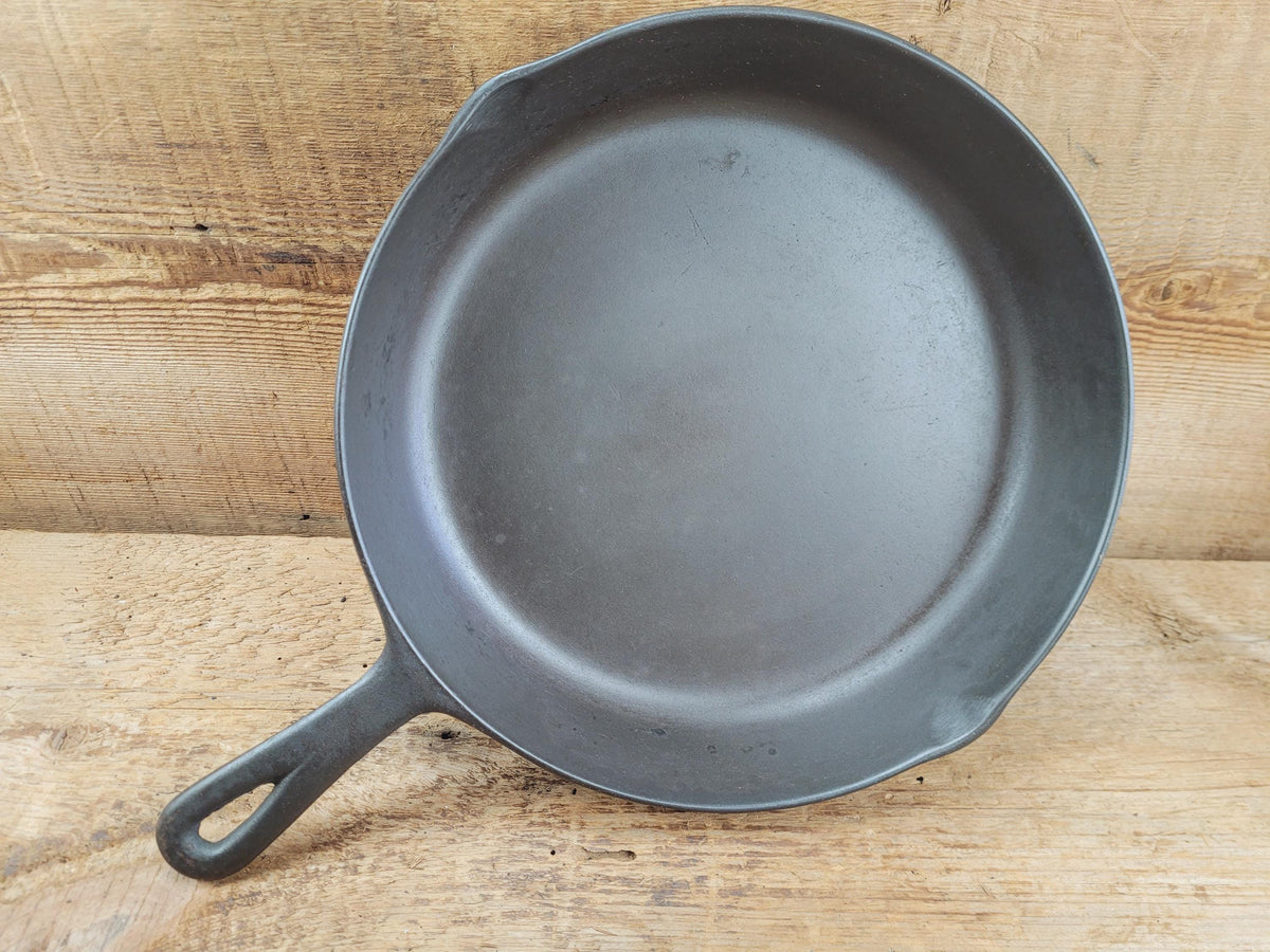 The Classic 8! 1940’s early Birmingham Stove & Range Red Mountain Series #8 Skillet 8C
