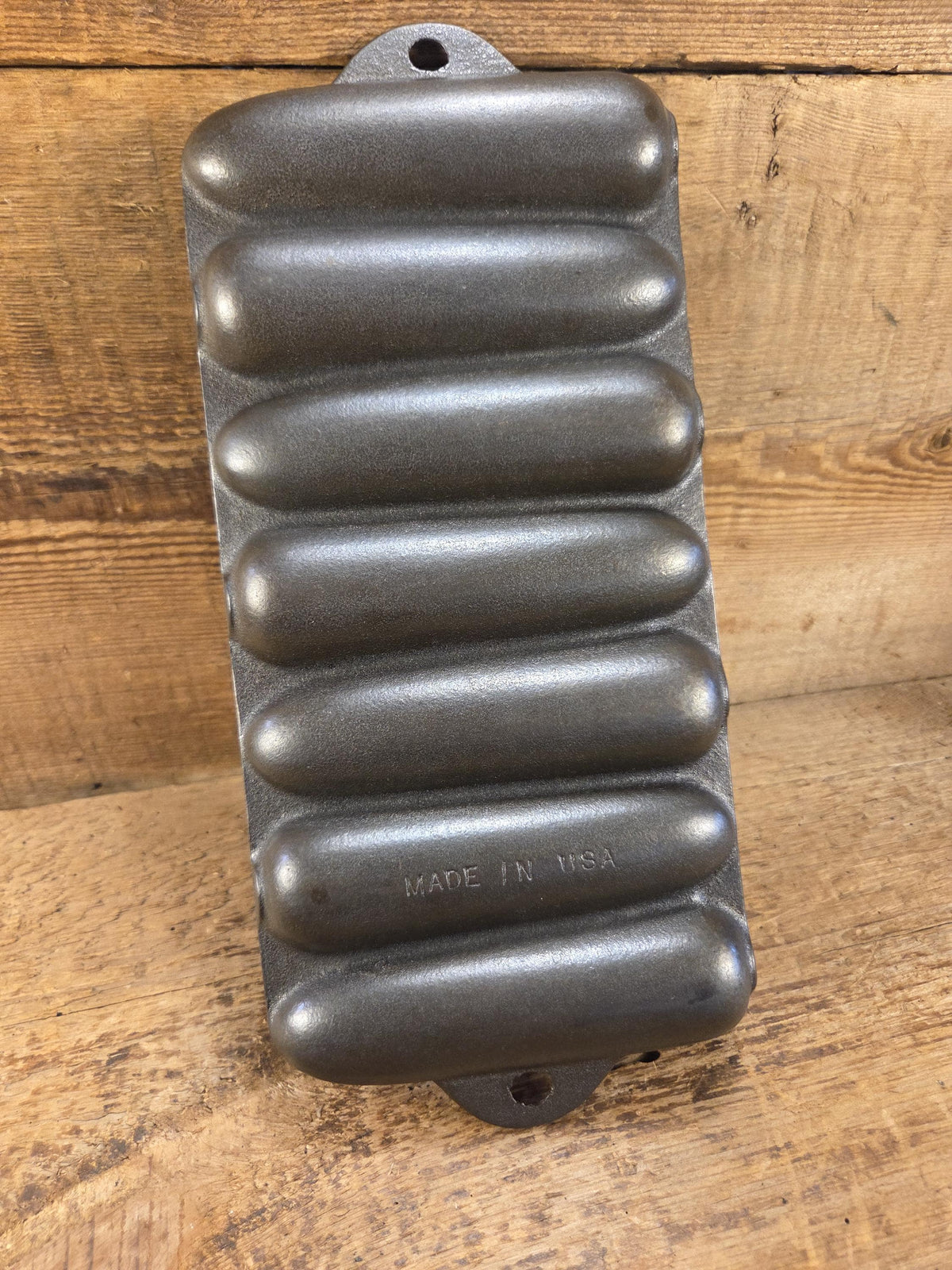 GREAT gift idea! 1950’s Wagner Ware Corn Pone gem pan. Makes wonderful bread sticks & cornbread! SC24 Bakeware