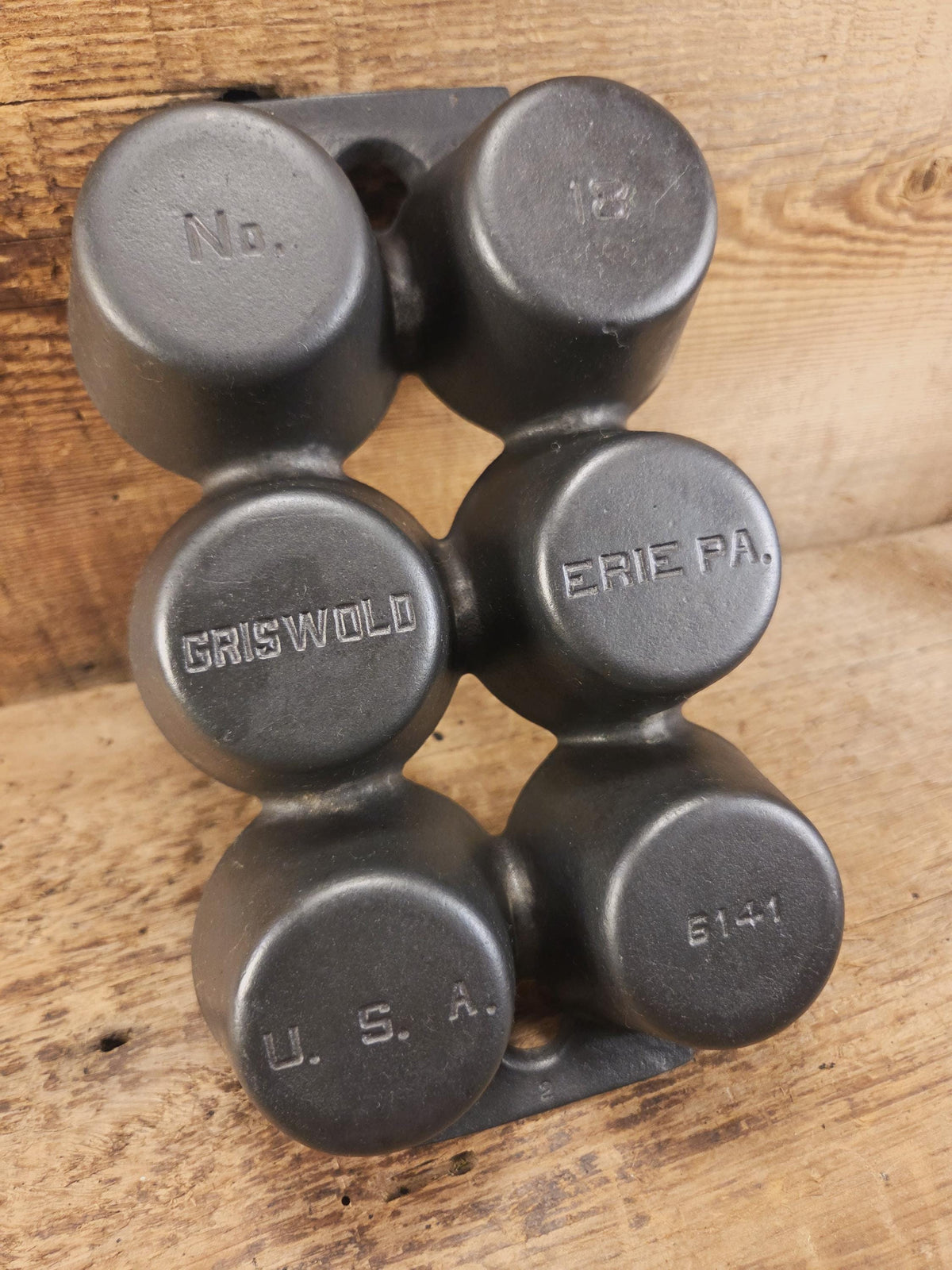 Beautiful 1920’s Griswold 6 Cup Muffin/Popover Pan 6141 Variation 4 Rarity 3. Restored Seasoned and Ready to Use!