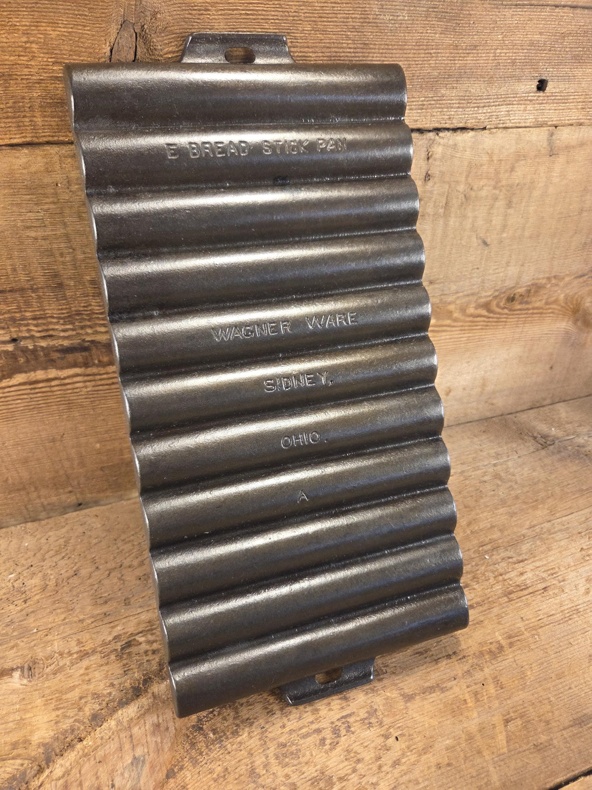 Very unique! Wagner #22 Bread Stick Gem Pan. ’A’ makers mark ’E’ Gem Pan fully restored Bakeware