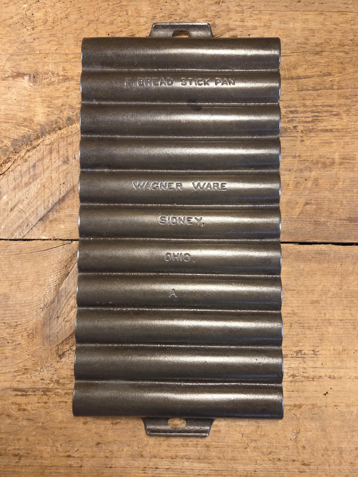 Very unique! Wagner #22 Bread Stick Gem Pan. ’A’ makers mark ’E’ Gem Pan fully restored Bakeware