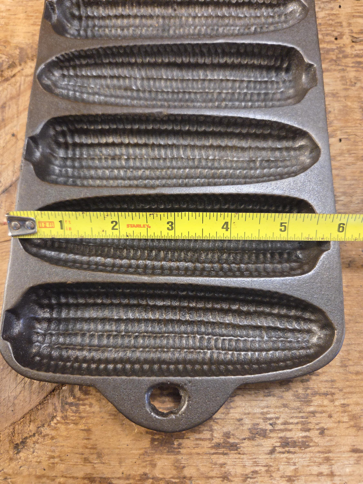 GREAT gift idea! 1950’s Wagner Ware Corn Pone gem pan. Makes wonderful bread sticks & cornbread! SC24 Bakeware